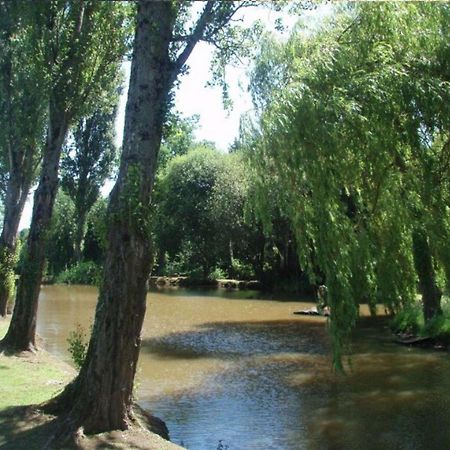 Camping Smile & Braudieres Mezieres-sous-Lavardin Exterior photo