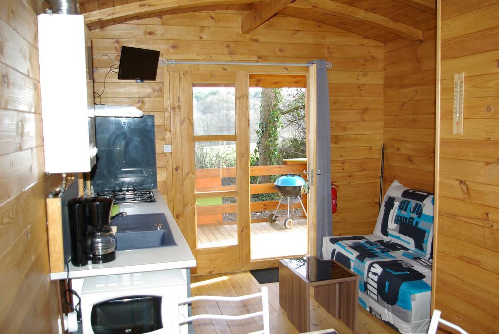 Camping Smile & Braudieres Mezieres-sous-Lavardin Exterior photo